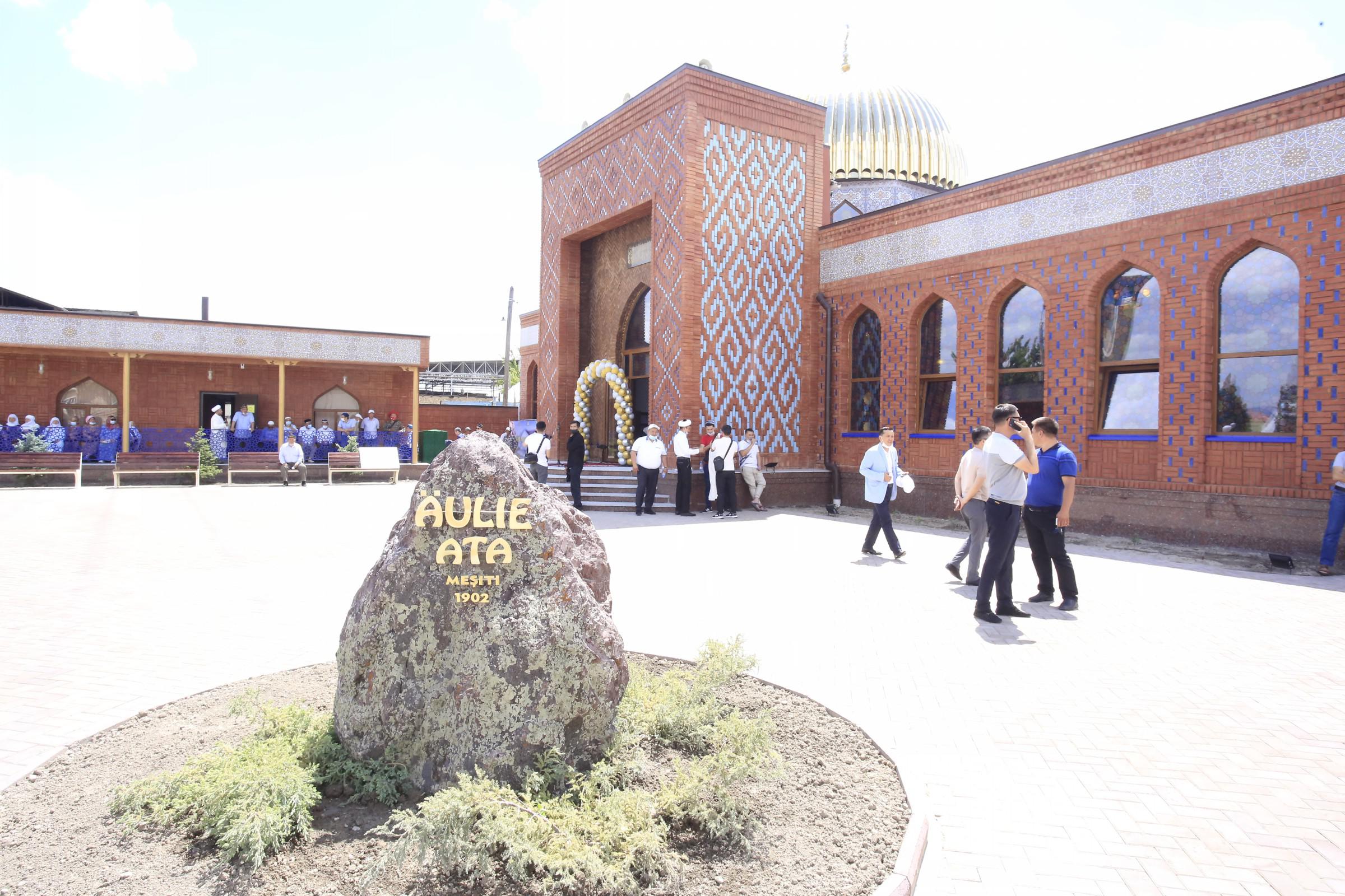 Тараз аулие ата. Нукус мечеть Салмин Ата. Аулие-Ата 19 век. Мечеть в Таразе древняя.