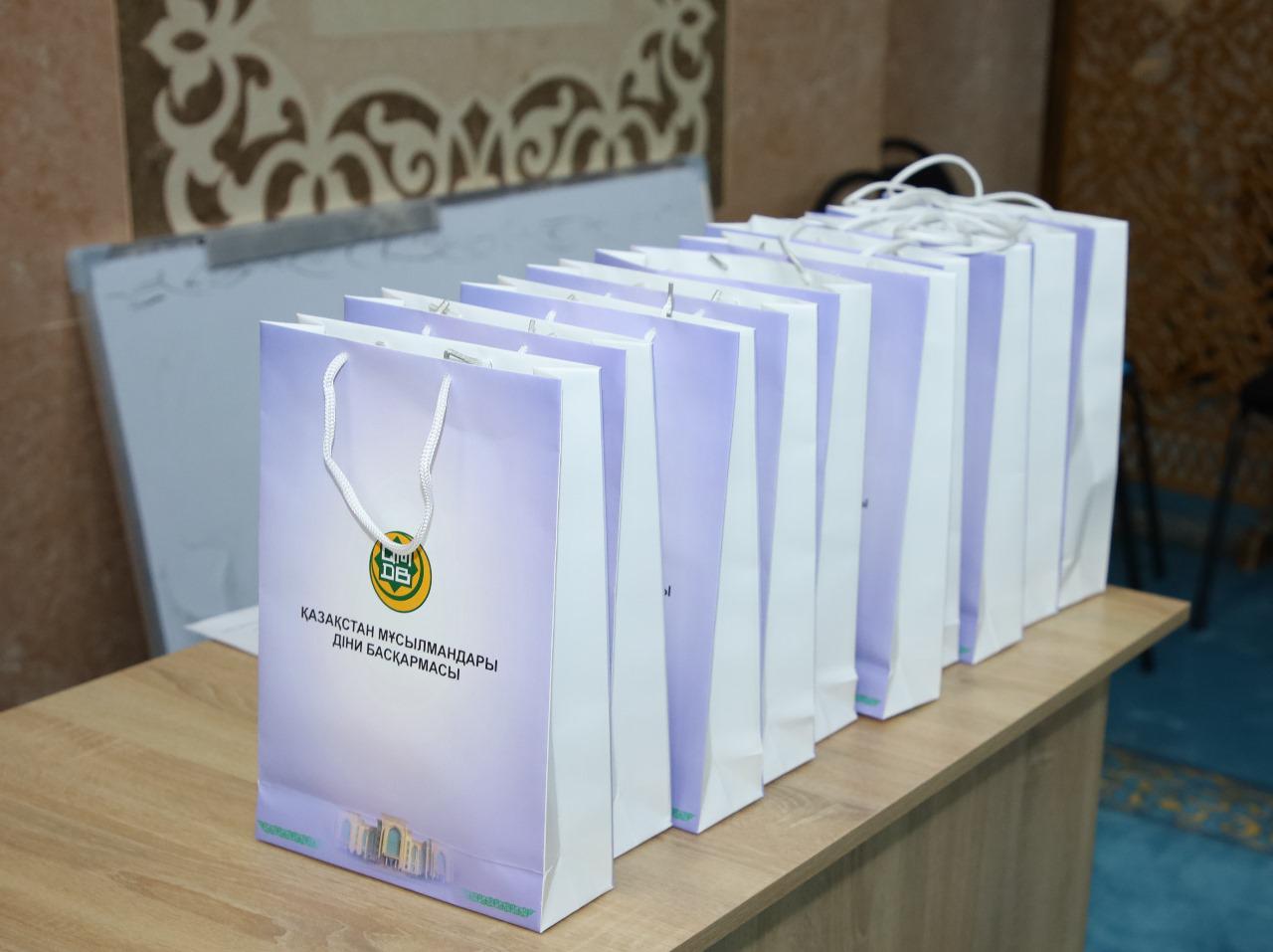 Әжесі мен қызы лесбиянкалық порно