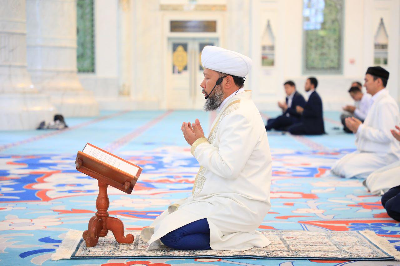Құран хатым. Верховный муфтий. Коран фото. Фото мұсылман.