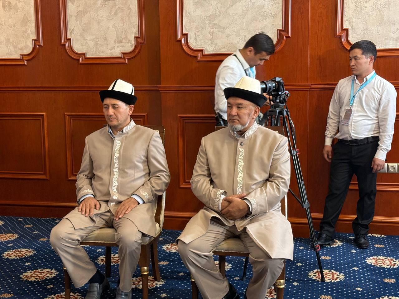 Ленни оның анусына спермы алады