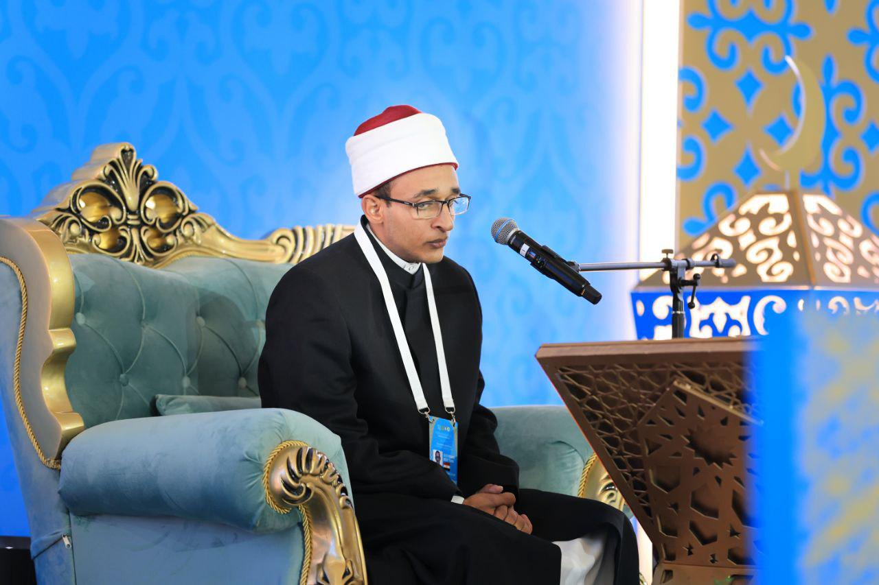 Жыныстық қатынас үшін блузкасын көтерді