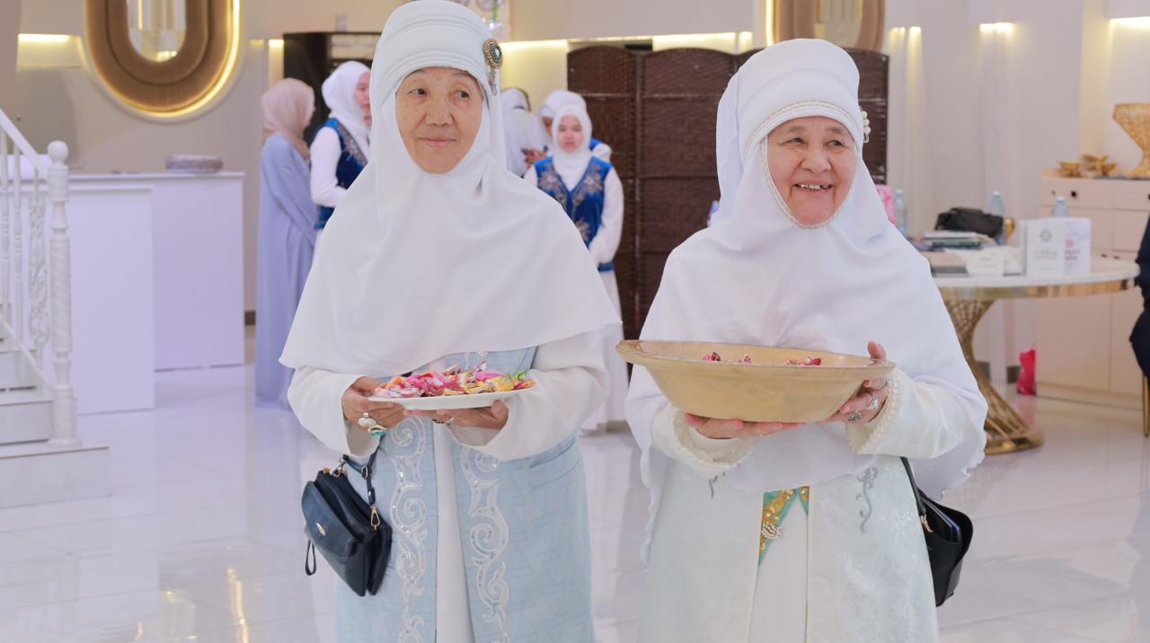 Трансвеститтік жыныс мүшелері Әдемі жапон сиськи фотосы қазір