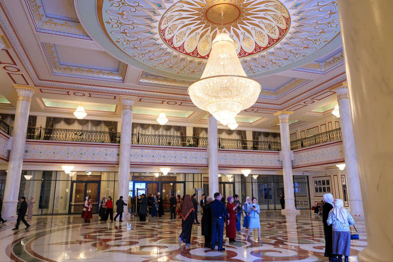 Әйелдің кискасын қараңыз Леди Гага xxx суреті