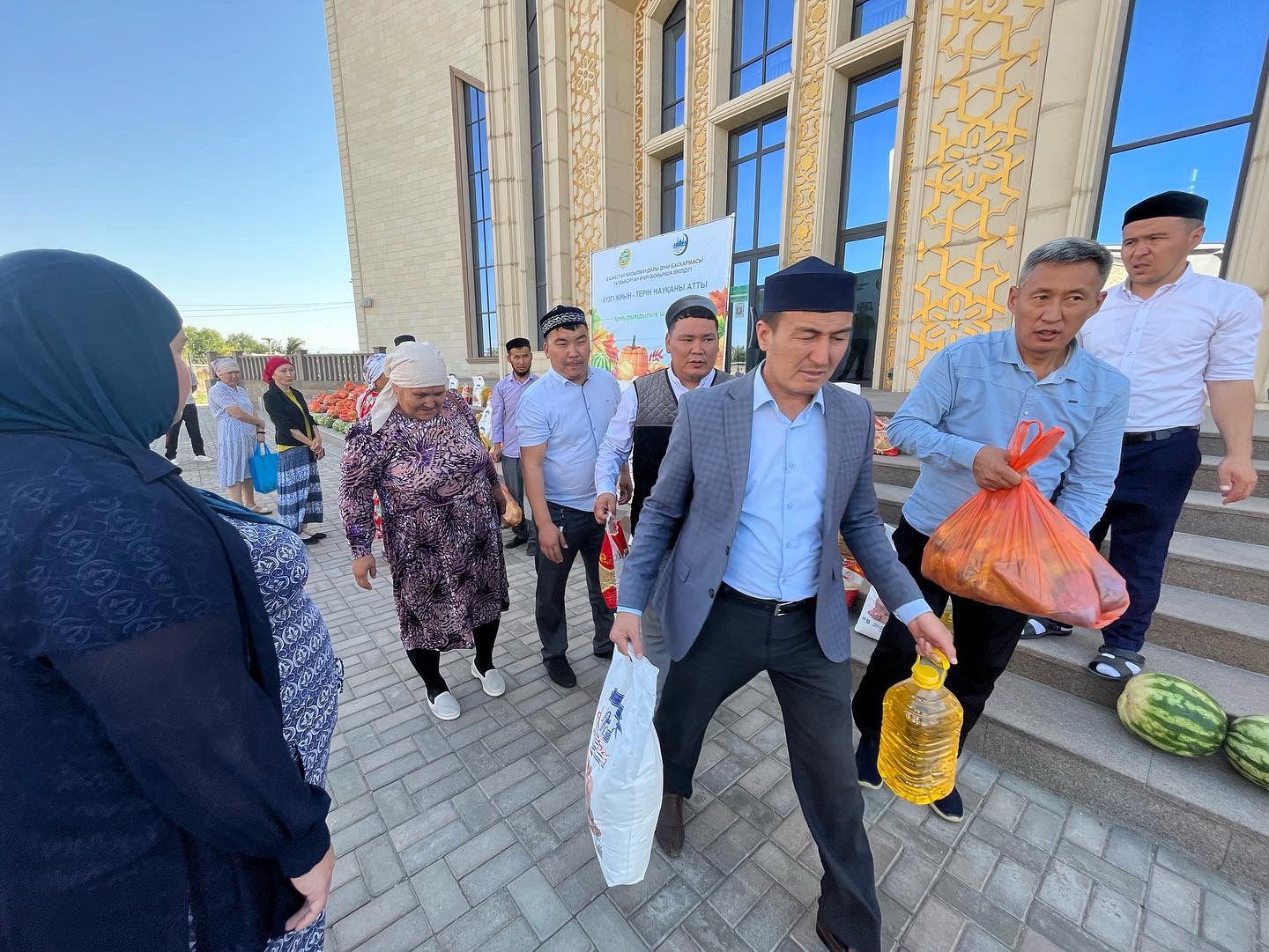 Байланыстағы жігіттің белдікпен трафарет болғанының порносы