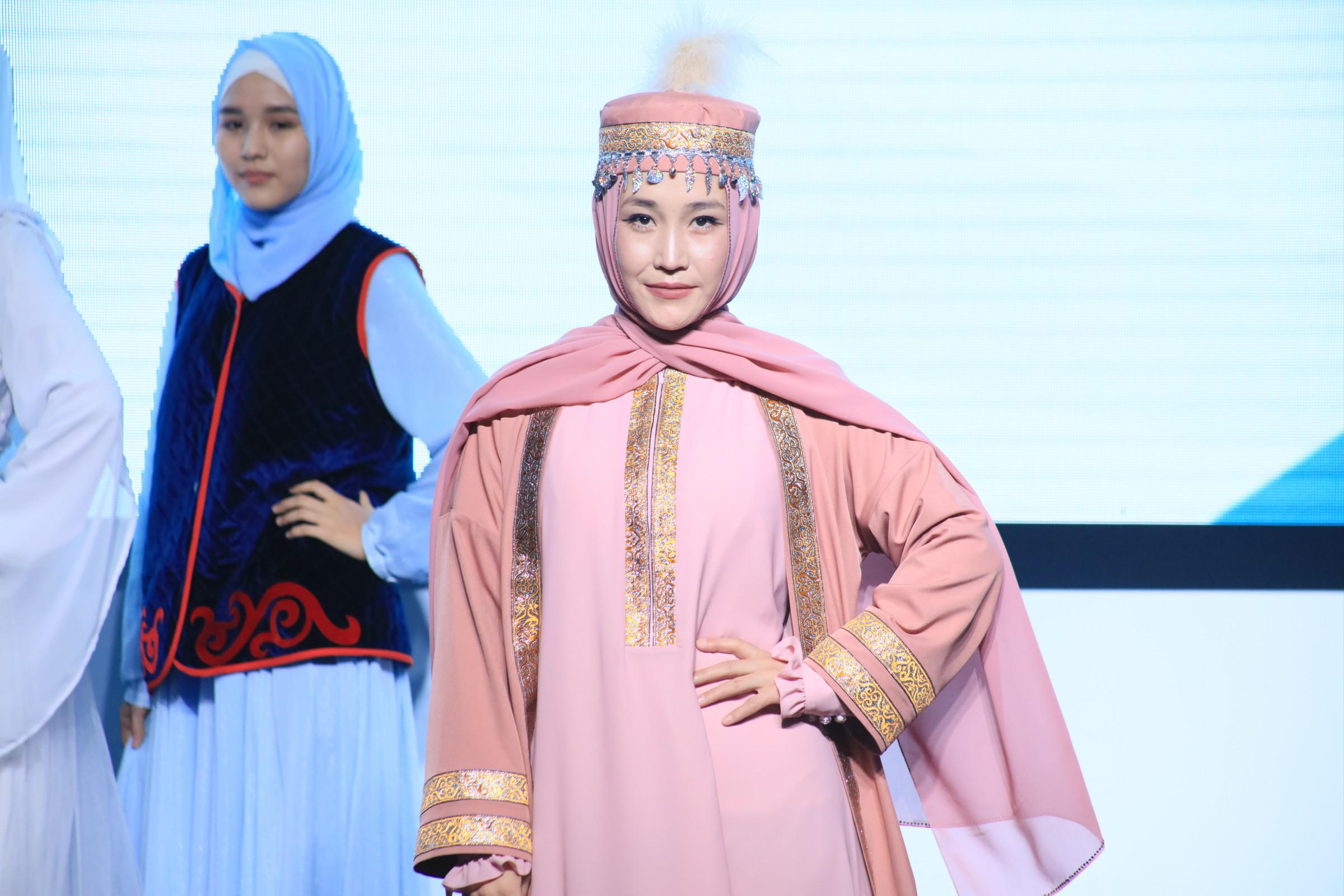 Мусульманские казахские одежды женщин