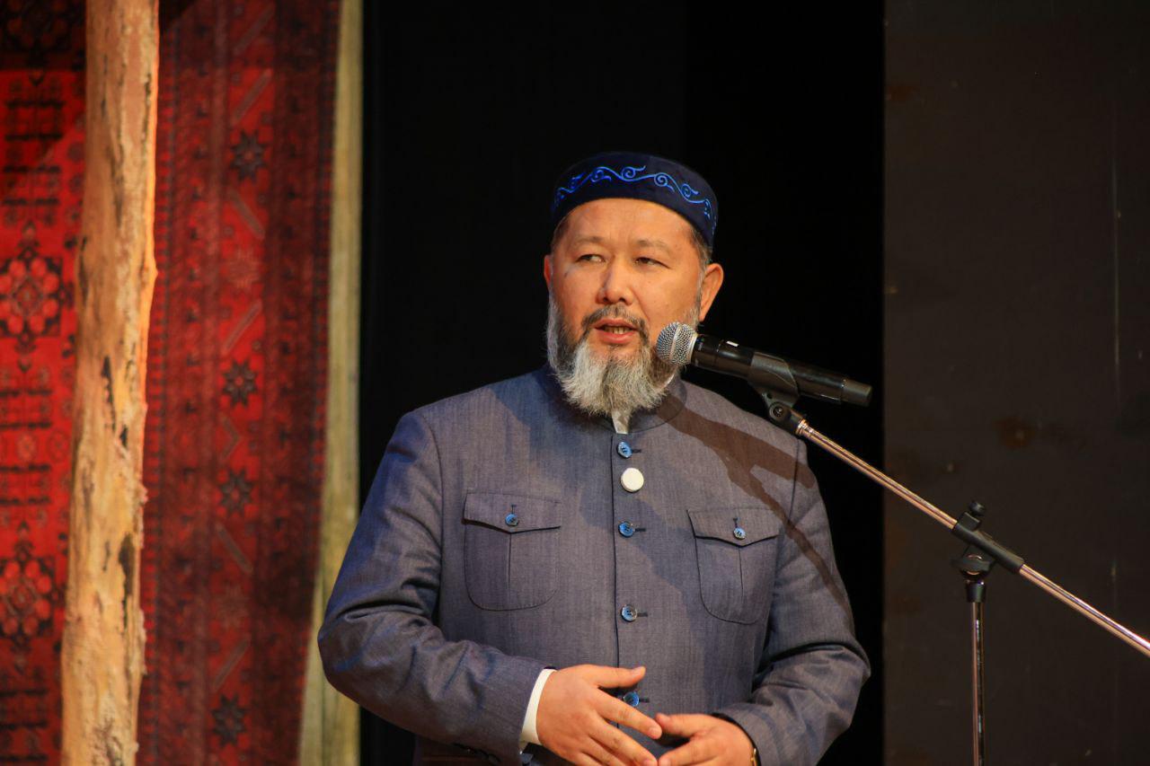 Писканы мазақтау әйелдер тойларда шешіндіріп