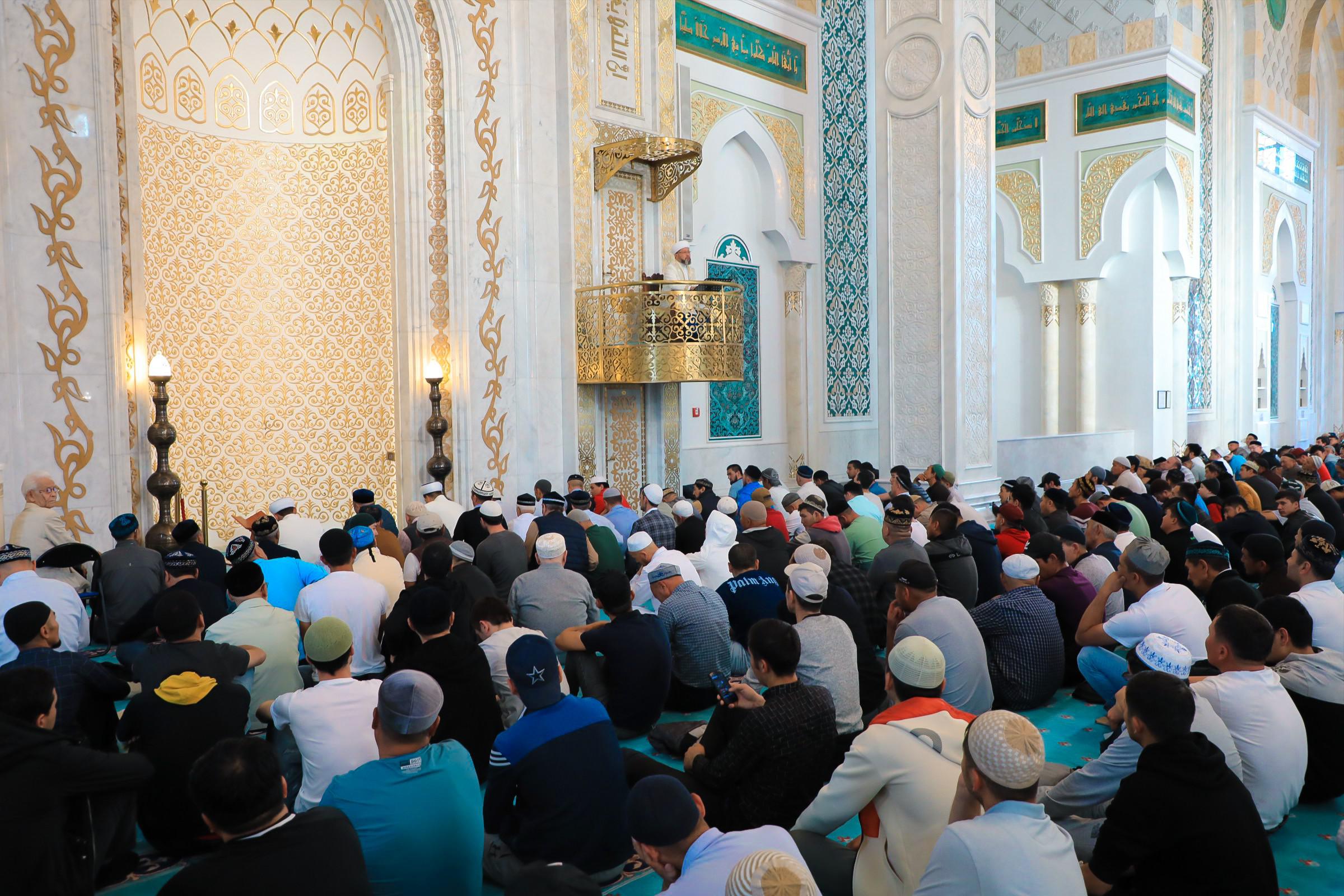 Айт намаз 2024. Мусульманская мечеть. Мечеть в Казахстане. С праздником Курбан айт. Фото мусульман.
