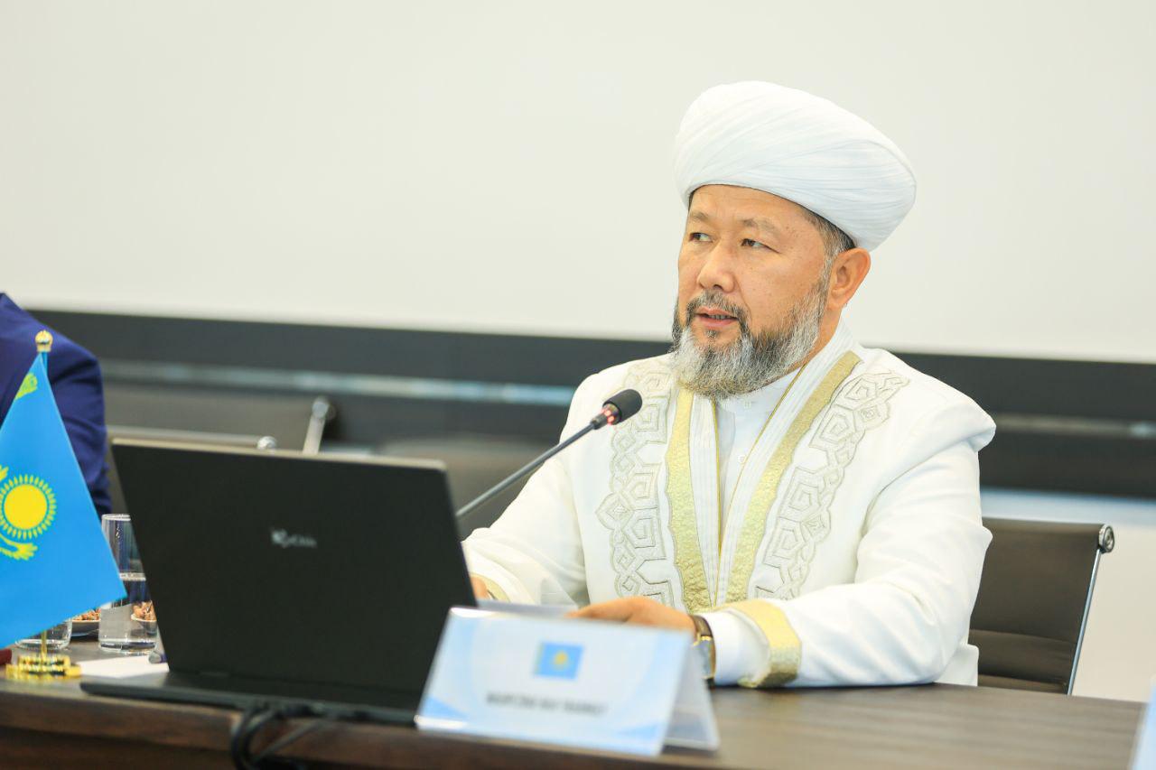 Табиғаттағы басқа адамдардың әйелдері: орыстың үй порносы Интернетте татар жастары бейнеленген әуесқойлық порно