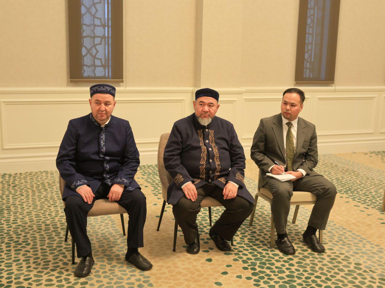 Үлкен ойыншықтары бар порнофотосуреттер Күйеуі әйелінің мысығын жалайды (үйдегі видео)