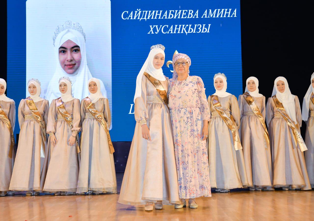 Ума Турманның жалаңаш суреті