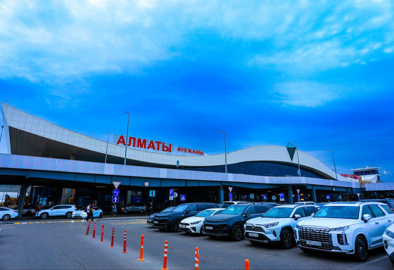 Траннилер бір-бірін қарап отыр Күнделікті порно жағдайлар