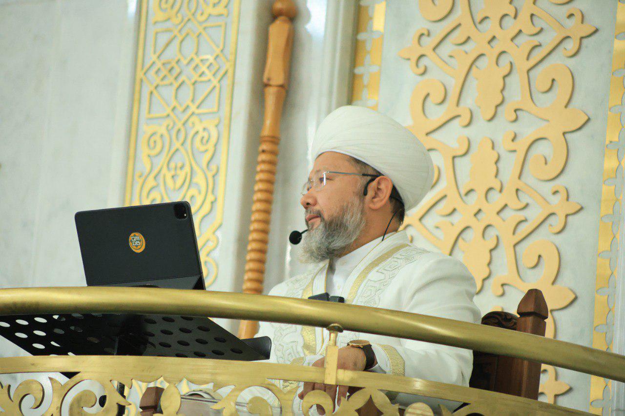 Маньяктар әйелді өз пәтерінде күйеуі қарап тұрғанда сиқырлайды.