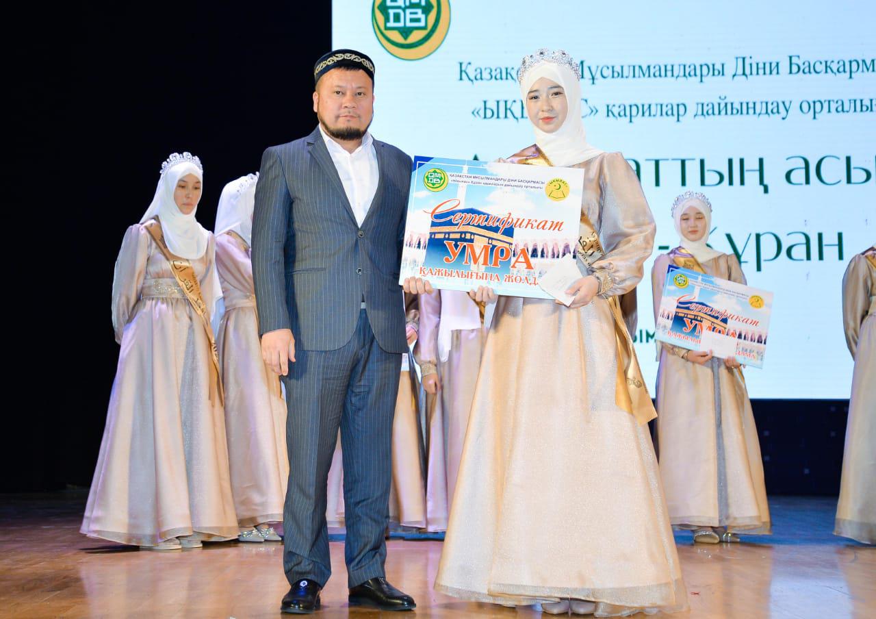 Көзі байланған және трахается онлайн порно