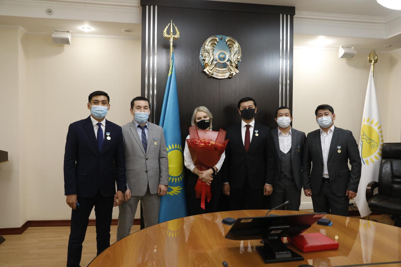 Шұлықтағы топтық секс