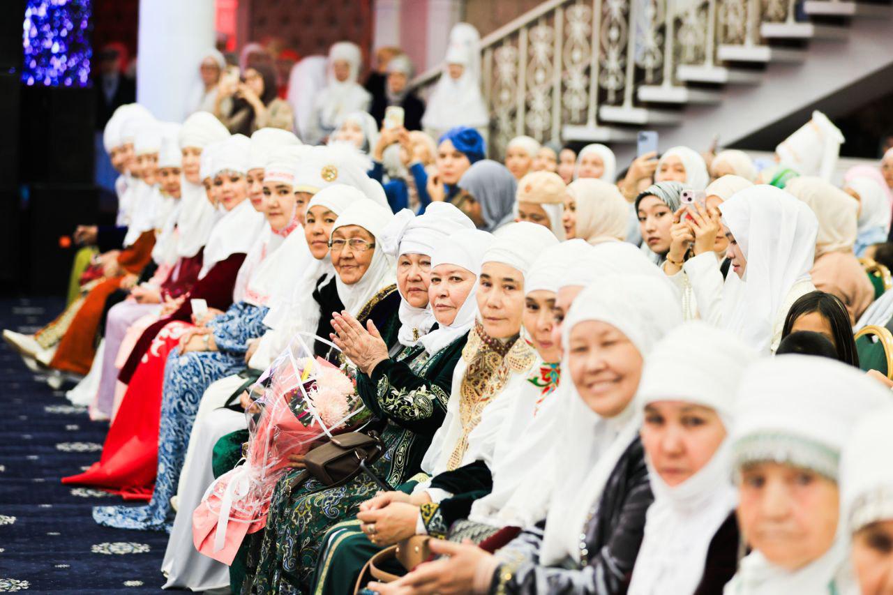 Порно орыстың қыздары сорғыштардың қыздарын жалап қояды