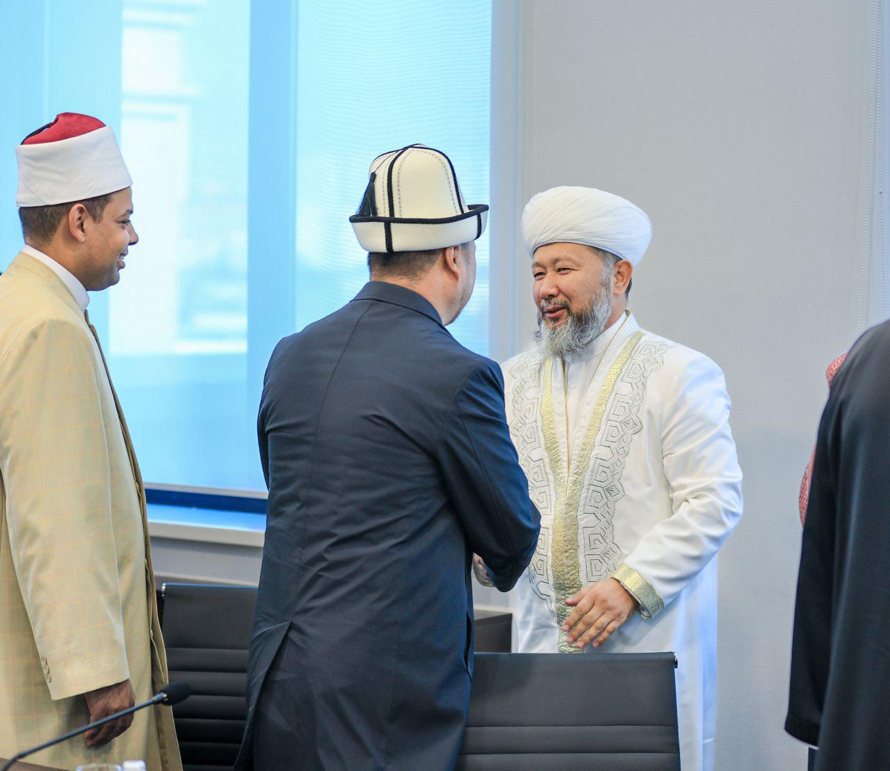 Трусикасыз жайылған аяқтардың фотосы