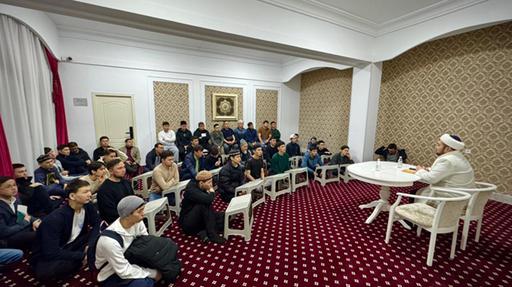 Алматы: Мұсылманшылықтың тұтқасы еңбегінен дәріс өтуде