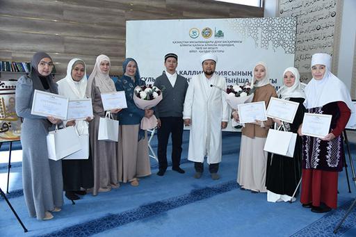 Алматы: Әйел-қыздарға арналған каллиграфия курсы өз мәресіне жетті