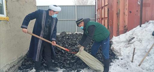 Өскемен: Тұрмысы төмен отбасыларға көмір берілді