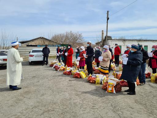 Қостанай: 30 отбасыға ауызашар қоржыны үлестірілді