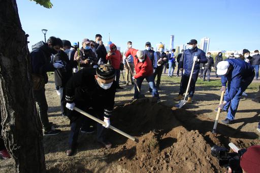 ВЕРХОВНЫЙ МУФТИЙ ПРИНЯЛ УЧАСТИЕ В АКЦИИ «WORLD CLEAN UP DAY» (ФОТО)