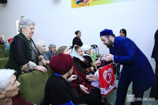 «Әзірет Сұлтан» мешіті Қарттар үйінде қайырымдылық шарасын өткізді (ФОТО+ВИДЕО)