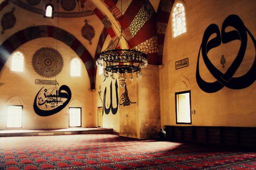 В Египте христианин украшает мечети выученными наизусть аятами из Корана