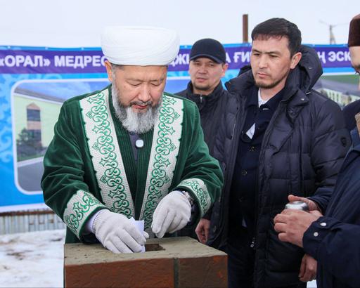 ЗКО: ЗАЛОЖЕН ФУНДАМЕНТ ЗДАНИЯ НОВОГО МЕДРЕСЕ