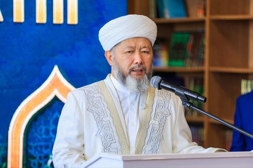 БАС МҮФТИ МЕДРЕСЕ ШӘКІРТТЕРІН БІЛІМ КҮНІМЕН ҚҰТТЫҚТАДЫ