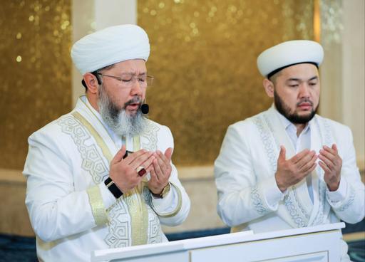 НАУРЫЗБАЙ ҚАЖЫ ТАҒАНҰЛЫ РЕСПУБЛИКАЛЫҚ БАС МЕШІТТЕ ҚҰРАН ХАТЫМ ДҰҒАСЫН ЖАСАДЫ