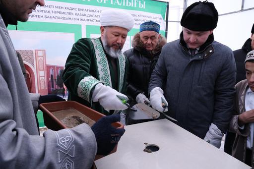 НАУРЫЗБАЙ ҚАЖЫ ТАҒАНҰЛЫ «ДІН МЕН ДӘСТҮР» ОРТАЛЫҒЫНЫҢ ІРГЕТАСЫН ҚАЛАДЫ