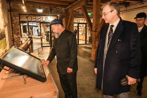 ҚМДБ ТӨРАҒАСЫ ХЕЛЬСИНКИДЕ МУЗЕЙДІ АРАЛАДЫ