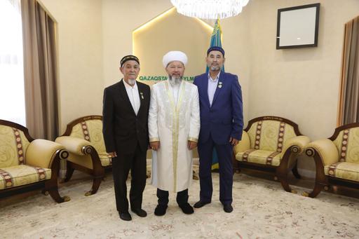 ВЕРХОВНЫЙ МУФТИЙ ВСТРЕТИЛСЯ С РЕЛИГИОЗНЫМИ ДЕЯТЕЛЯМИ ВЕТЕРАНАМИ В АЛМАТЫ