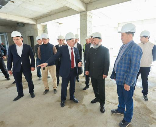 ВЕРХОВНЫЙ МУФТИЙ ОЗНАКОМИЛСЯ С ХОДОМ СТРОИТЕЛЬСТВА НОВОГО УЧЕБНОГО КОРПУСА