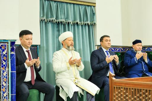 ВЕРХОВНЫЙ МУФТИЙ ПОСЕТИЛ МАВЗОЛЕЙ ХОДЖИ АХМЕТА ЯСАВИ