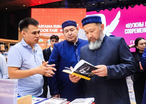 БАС МҮФТИ ХАЛЫҚАРАЛЫҚ КІТАП КӨРМЕСІН АРАЛАДЫ