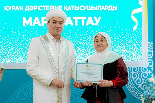 Алматыда «100 күнде – 100 шәкірт» жобасы аясында шәкірттерді марапатталды