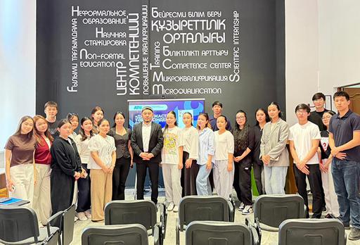 Алматы: РАНТ мүшесі студенттермен кездесті