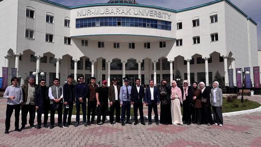 Ақтөбе: Бас имамы «Нұр Мүбарак» Египет ислам мәдениеті университетінде білім алып жатқан ақтөбелік түлектермен кездесті