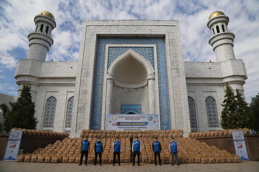 ПО ВСЕЙ РЕСПУБЛИКЕ В ОДИН ДЕНЬ БЫЛА ОКАЗАНА ПОМОЩЬ 6300 СЕМЬЯМ (ФОТО)