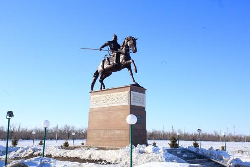 ПРЕДСЕДАТЕЛЬ ДУМК ПОСЕТИЛ МАВЗОЛЕЙ ЕСЕТ БАТЫРА (ФОТО)