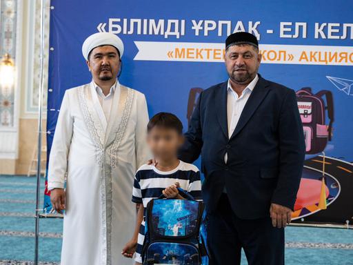 Өскеменде «Мектепке жол» қайырымдылық акциясы ұйымдастырылды