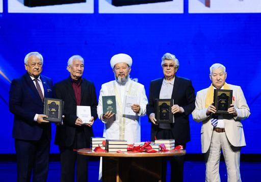 ПРОШЛА ПРЕЗЕНТАЦИЯ НОВЫХ КНИГ ВО ВРЕМЯ ДУХОВНОГО ВЕЧЕРА МАВЛИД