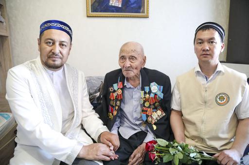 Абай облысының бас имамы соғыс ардагерлерін құттықтады