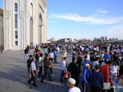 Бас мешіт ауласында мерекелік шара басталды (ФОТО)