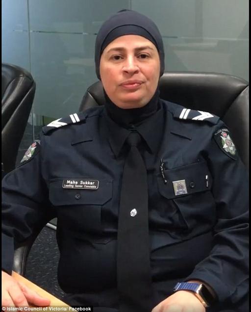 Хиджабтағы бірінші әйел-полицей соқыр наныммен күресуде