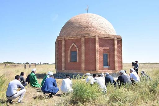 Хромтаулық делегация дін қайраткері Дербісәлі Беркімбаевтың Ресей еліндегі мазарын зиярат етті