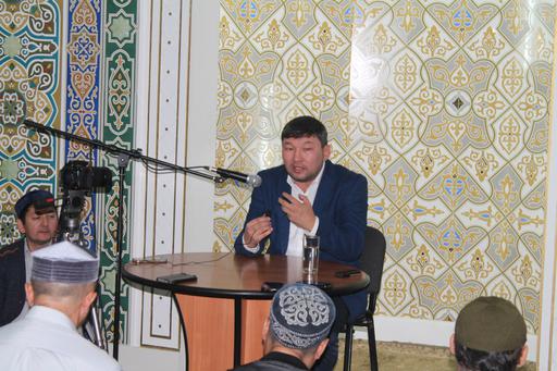 В Павлодаре состоялись встречи с религиоведом Кайратом Курманбаевым