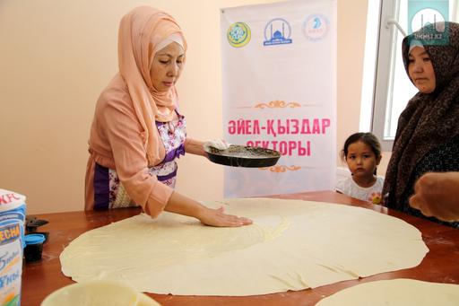 Әйелдер жамағаты самса пісіруден шеберлік сағатын өткізді