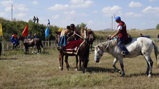  Өскеменде «Бас мүфти хазіреттің жүлдесі үшін» аламан бәйге өтті (ФОТО)